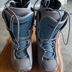 Salomon snow boarding boots